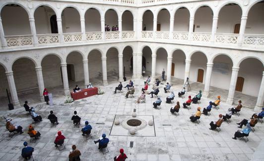 La Universidad de Valladolid (en la imagen, acto inaugural de este año académico) acogerá un curso de verano y un congreso monográfico sobre el escritor./Alberto Mingueza