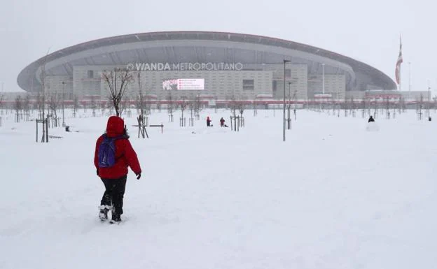 Así lucían este sábado las inmediaciones del Wanda Metropolitano. /Sergio Pérez (Reuters)