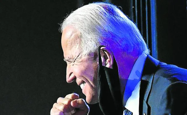 Joe Biden, en la imagen durante la noche electoral, se postula como el presidente de las reformas./AFP