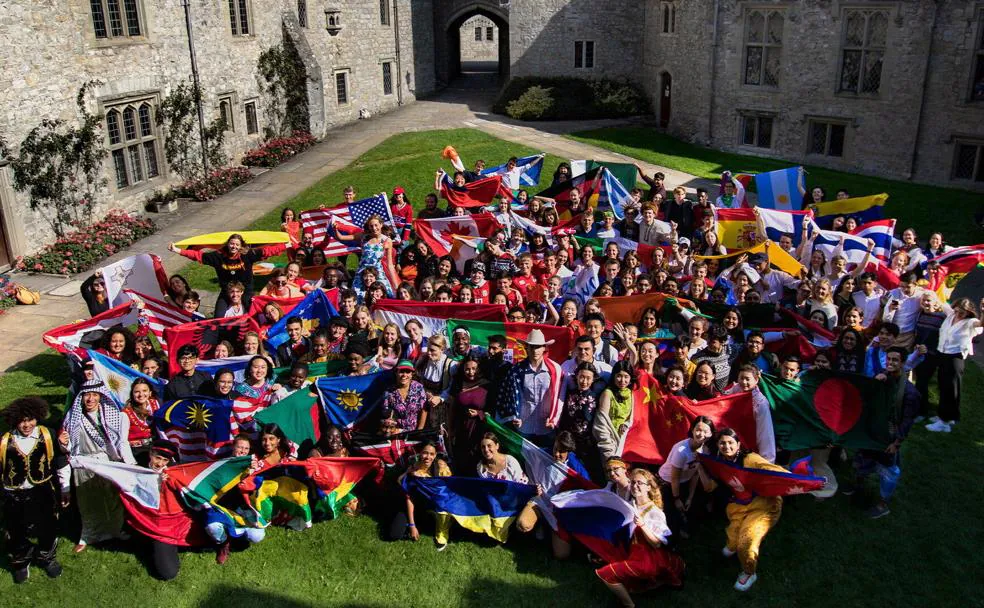 El colegio de Gales se encuentra en un castillo medieval del siglo XII con 30 hectáreas de terreno y cerca del mar./R. C.