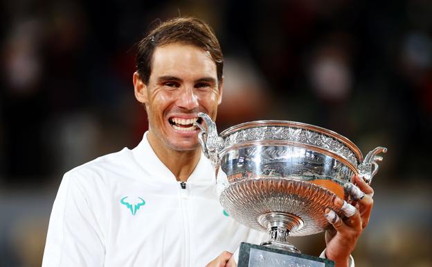 Rafa Nadal, tras conquistar su decimotercer título de Roland Garros. /gettyimages