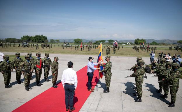 Iván Duque, durante el lanzamiento el viernes de una nueva unidad militar para atacar la producción de cocaína y los grupos armados/Reuters