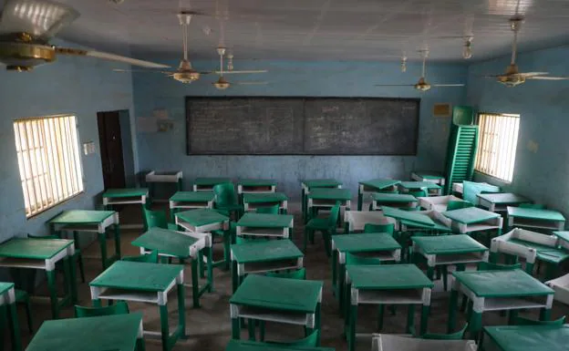 Un aula desierta tras el secuestro el pasado viernes de más de 300 escolares por hombres armados en el estado de Zamfara, al noroeste de Nigeria. Kola Sulaimon /Afp