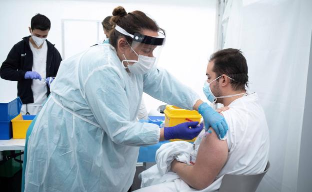 The Consell ensures that vaccination will resume with AstraZeneca as soon as possible and asks for more vials for the Comunitat