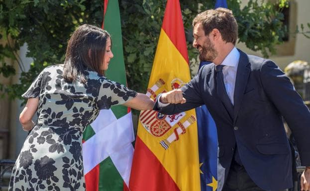 Inés Arrimadas y Pablo Casado en un acto conjunto en Euskadi durante las autonómicas de 2019./EFE