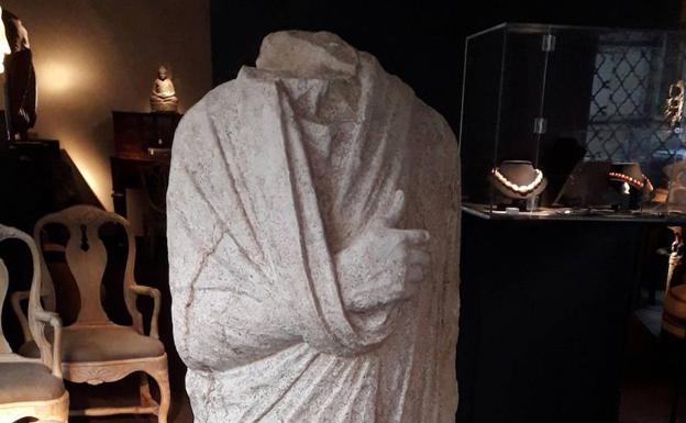 Vista de la estatua robada en Italia y localizada en un anticuario de Bruselas./AFP