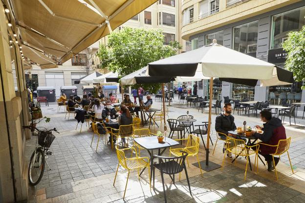 Terraza de un bar en el centro de Valencia. /Iván Arlandis