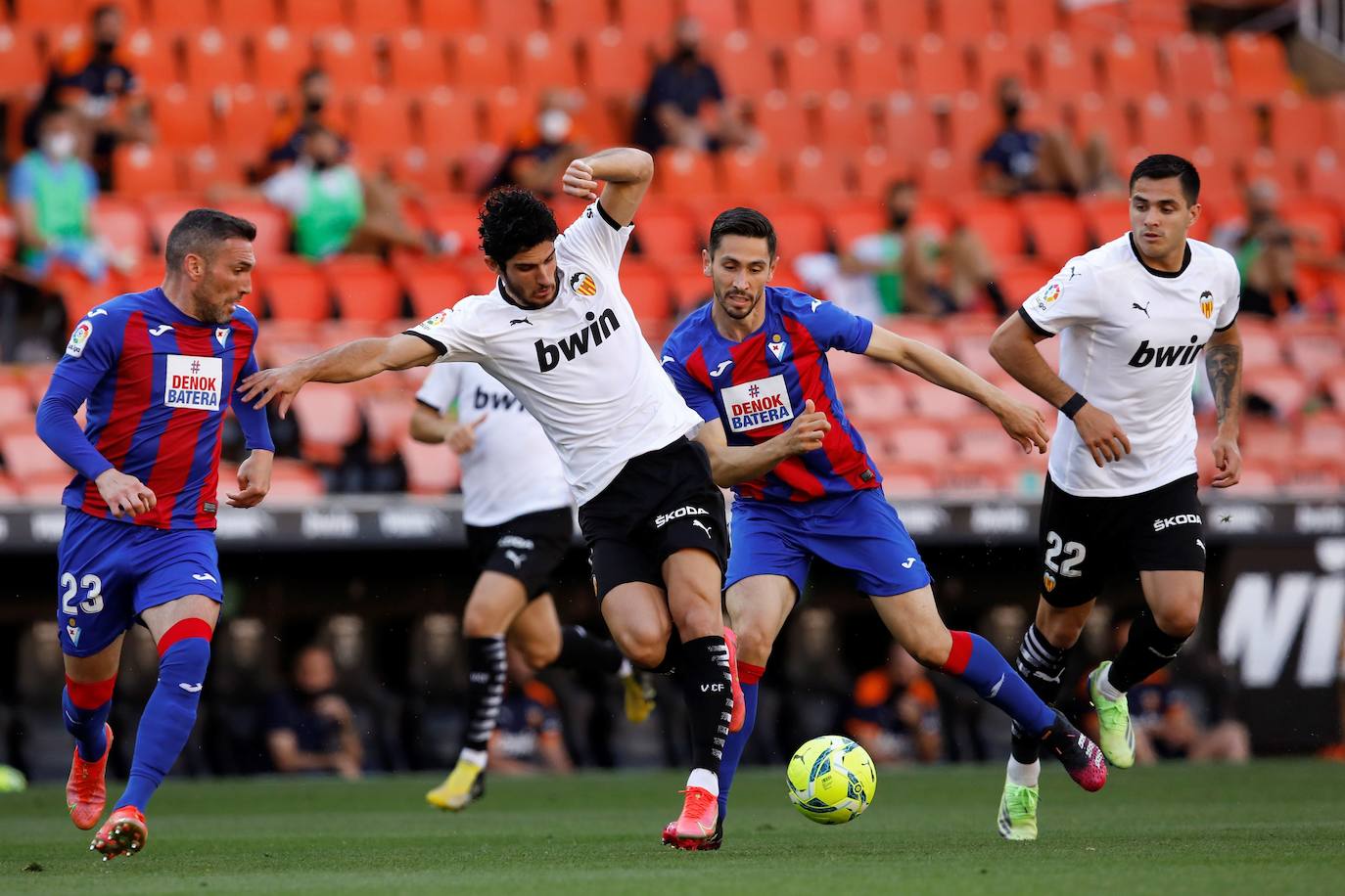 Fotos: Las mejores imágenes del Valencia CF-SD Eibar | Las Provincias