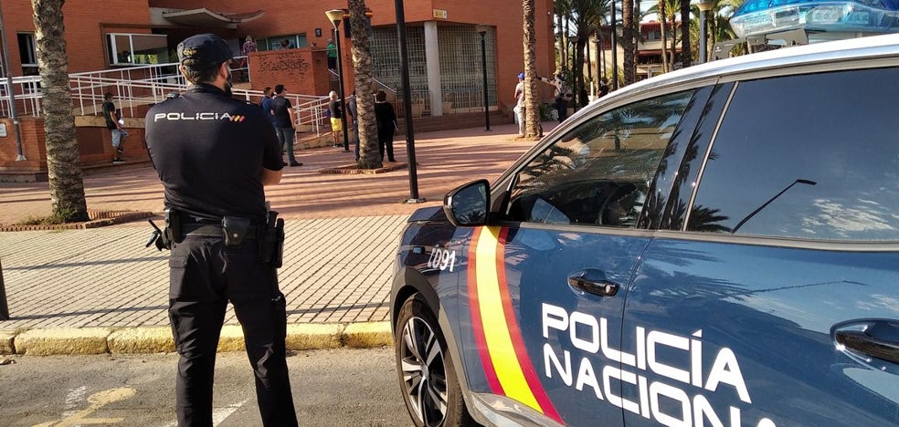 Detenidos dos hombres por agredir a un discapacitado para robarle el teléfono móvil en Elche - Vimarsana News