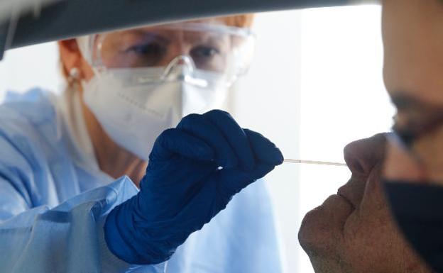 La incidencia de la Comunitat Valenciana desciende más de 100 puntos en un día: es la misma en todos los grupos de edad