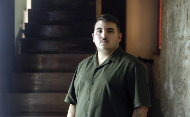 El valenciano que vestía a sus profesoras de instituto ahora diseña ropa  para Amaia y Rigoberta Bandini | Las Provincias