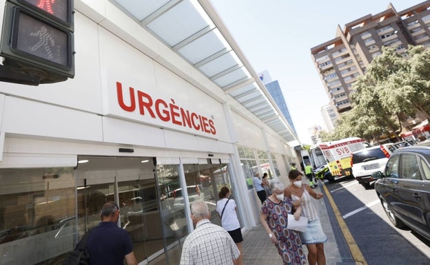 Dos máquinas donadas por Amancio Ortega esperan desde hace dos años su colocación