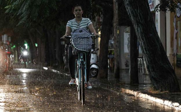 Aemet amplía el aviso de tormenta en Valencia y prevé lluvias para toda la semana