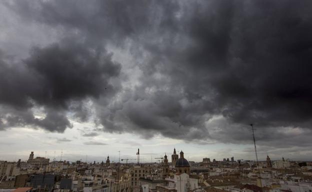 Emergencias advierten llegada de lluvias y tormentas a la comunidad y recomiendan extremar la precaución