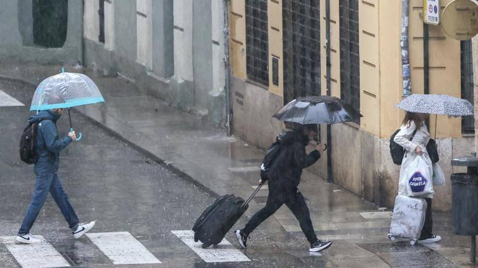 La lluvia hunde Valencia e inunda las calles