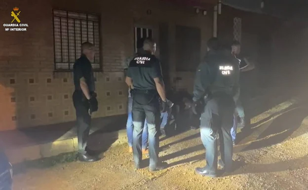 Agentes de la Benemérita durante la operación 'Kerak'. 