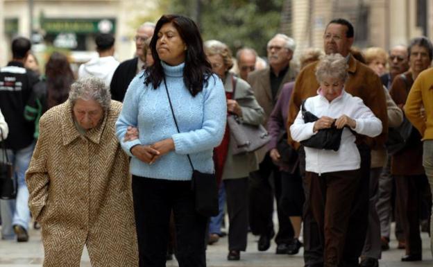 La Asociación de Vecinos de Valencia denuncia las listas de espera de 7.000 personas mayores para acceder a residencias