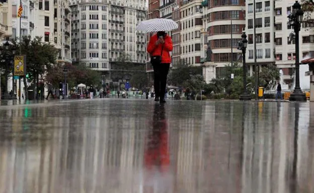 Lluvia en la Plaza del Ayuntamiento de Valencia.