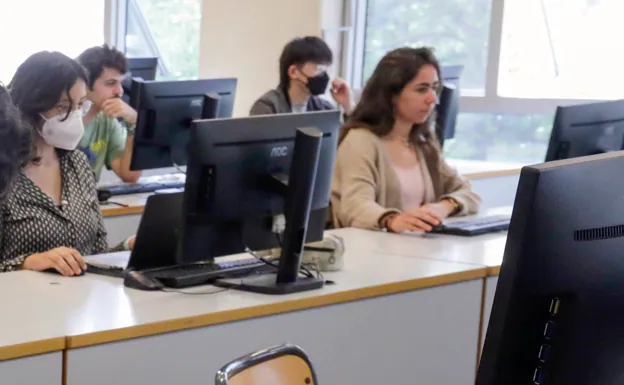 Alumnos en una clase de la Universidad Politécnica de Valencia. 